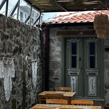 Chori Avlu Kuecuekkoey *