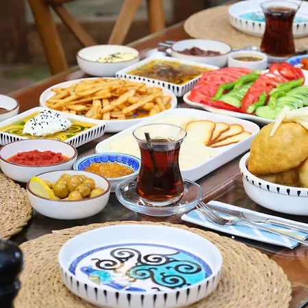 Chori Avlu Kuecuekkoey Ayvalı